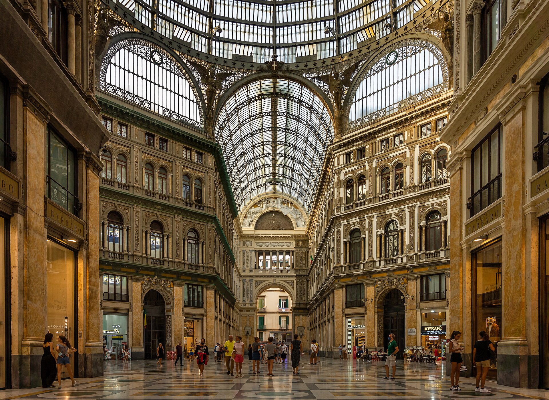 Innenraum der Galleria Umberto I