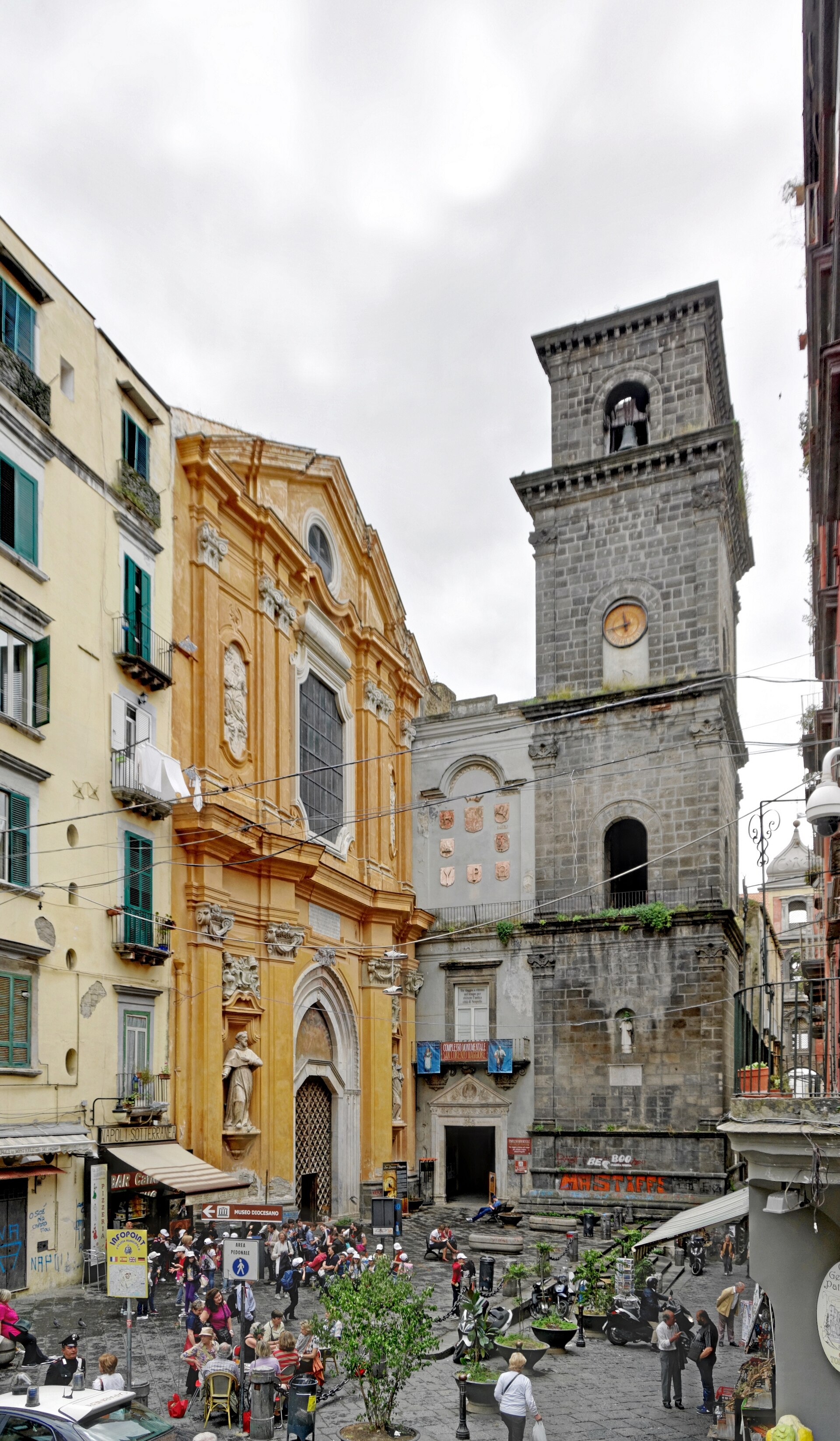 Scavi del mercato greco-romano sotto San Lorenzo Maggiore